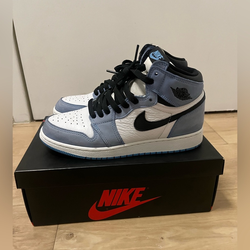 Air Jordan 1 Retro High OG “University Blue”